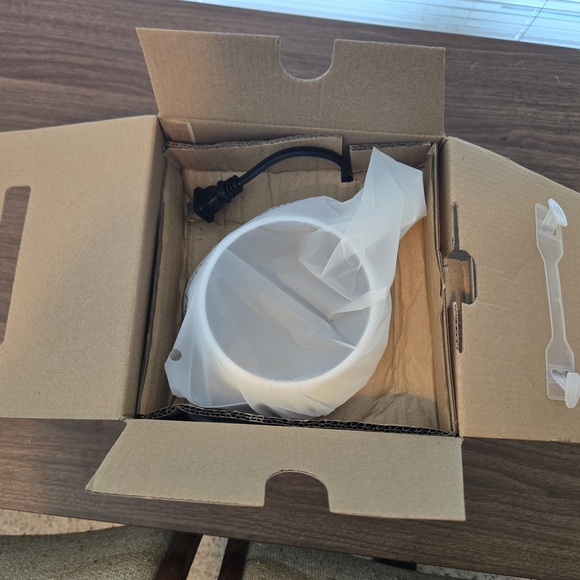 White Electric Kettle for Tea & Coffee - Picture 4 of 5